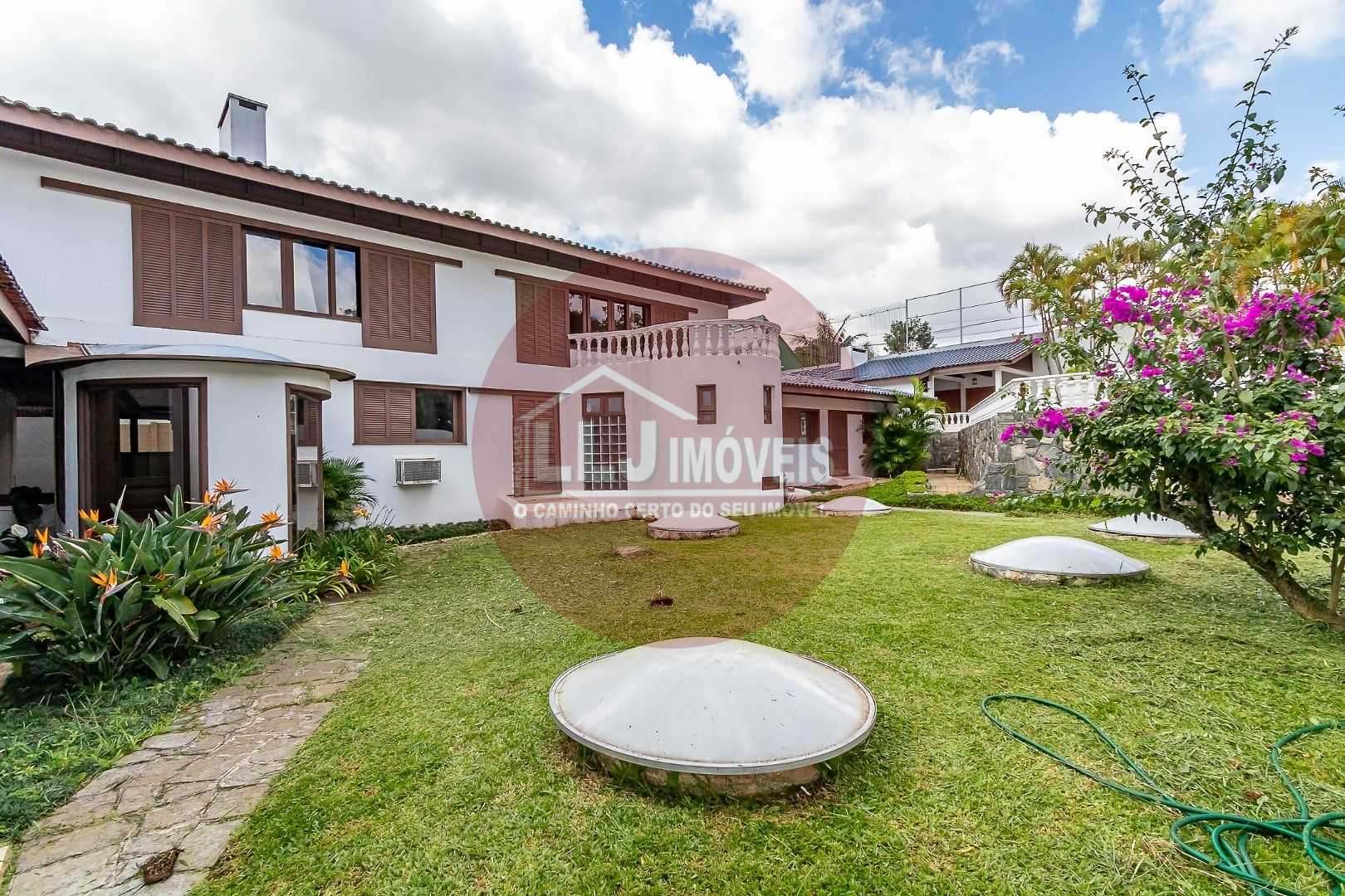 Casa ampla e versátil no Ahú Centro Cívico  ideal residencial ou comercial