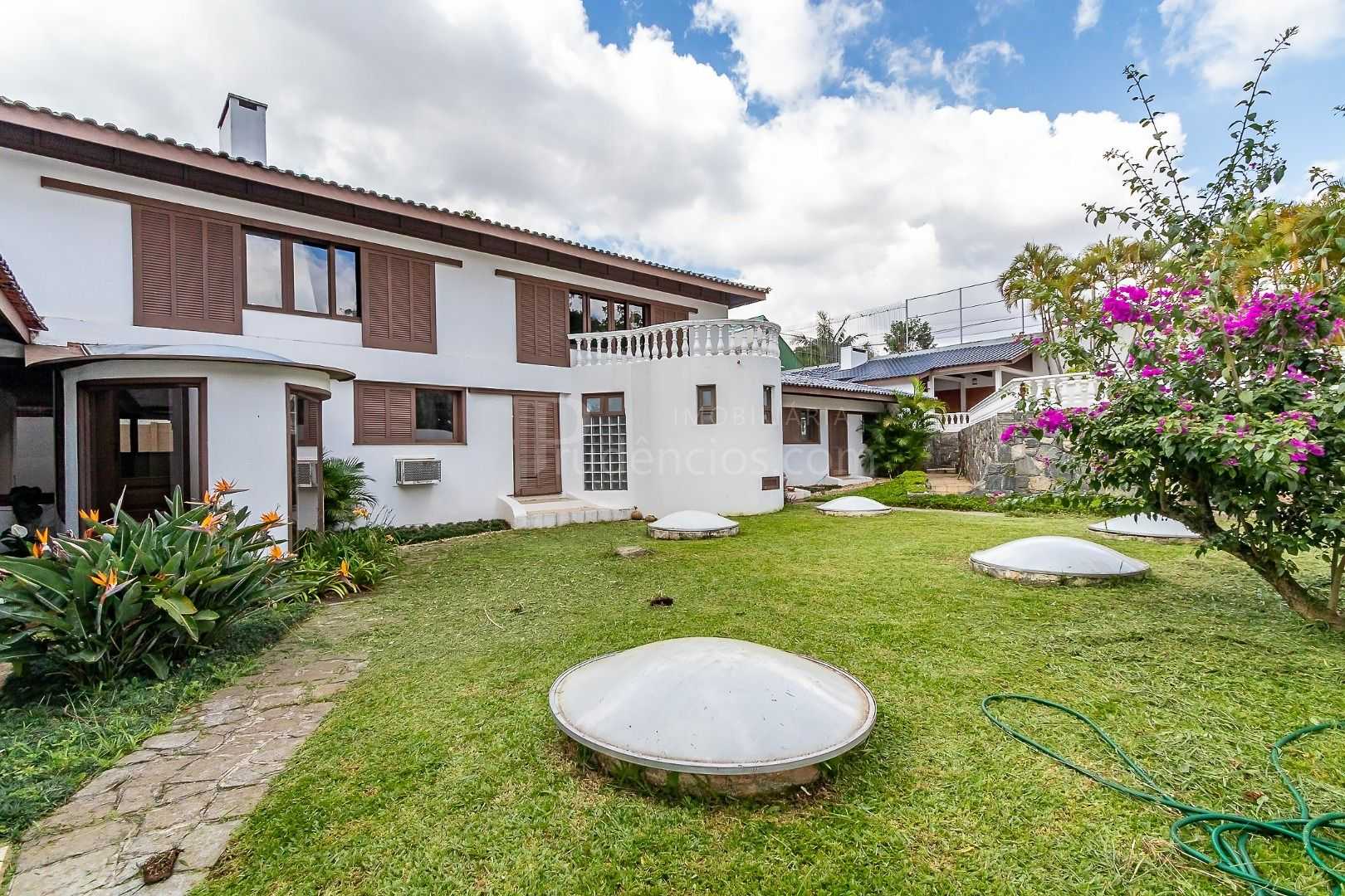 Casa ampla e versátil no Ahú Centro Cívico  ideal residencial ...