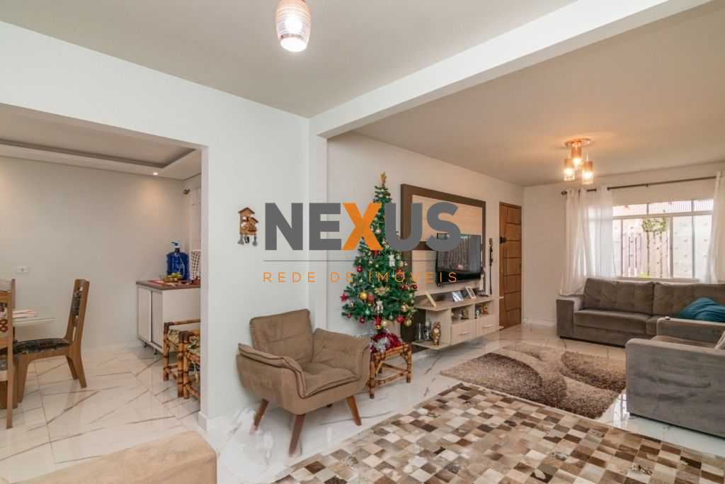 Casa à Venda no Uberaba  3 Dormitórios, Suíte e Terreno Amplo