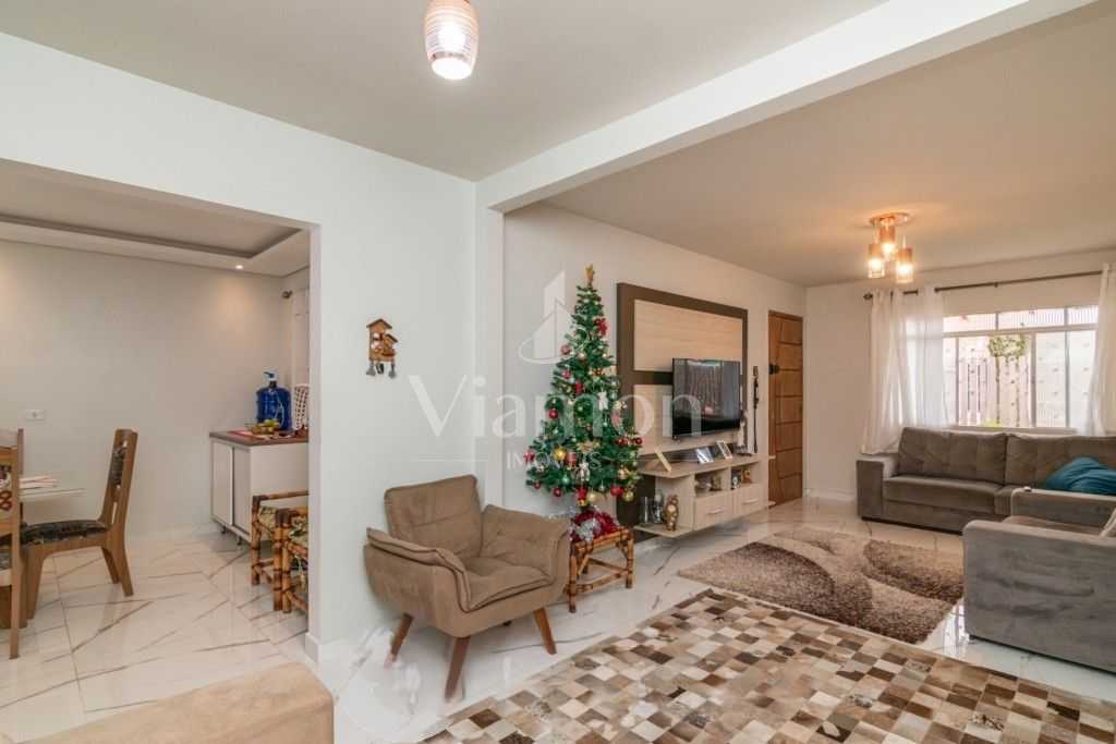 Casa à Venda no Uberaba  3 Dormitórios, Suíte e Terreno Amplo