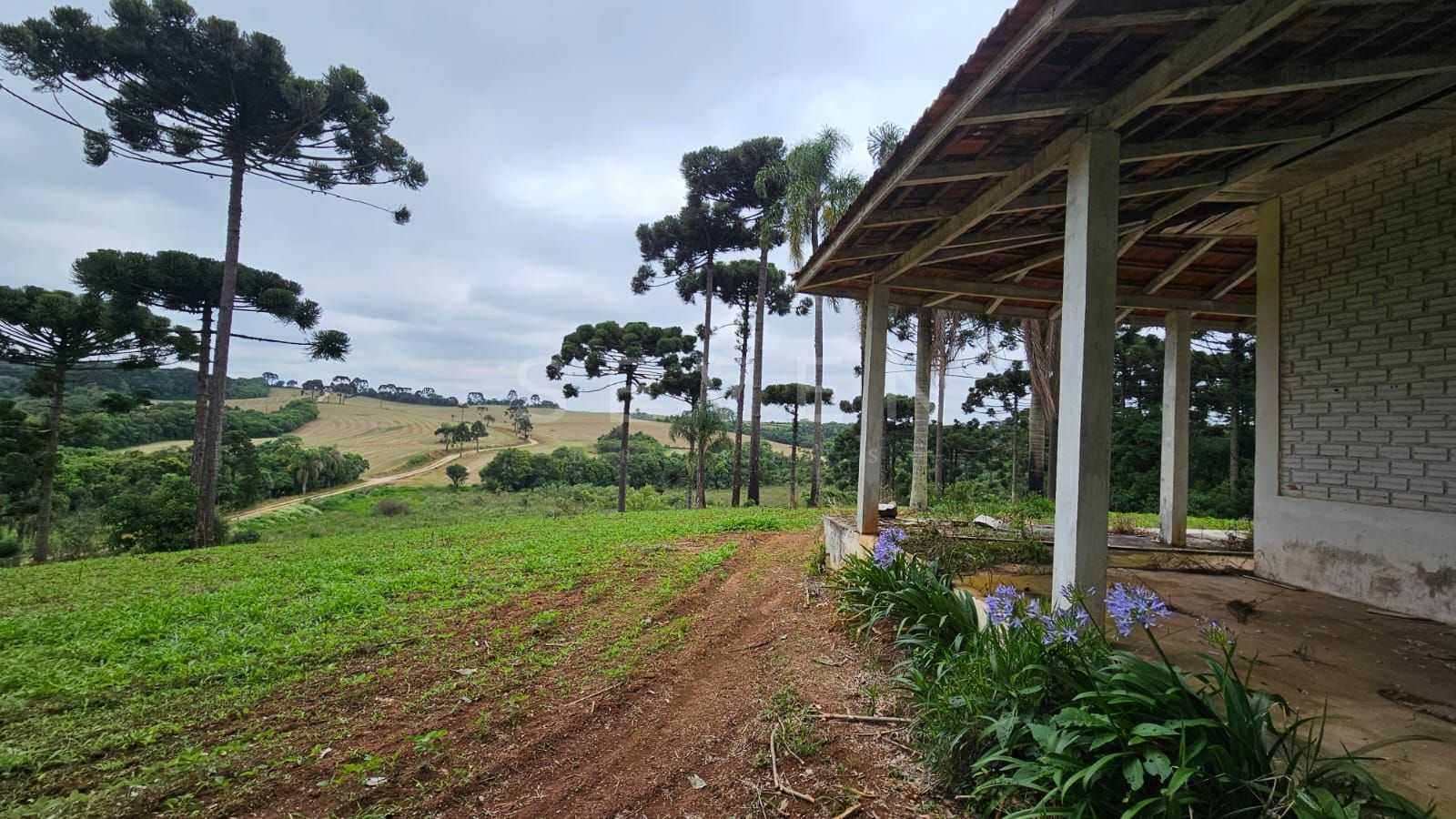 Fazenda com 70 alqueires, casa, rio e lago a 8 km da BR-476  A...