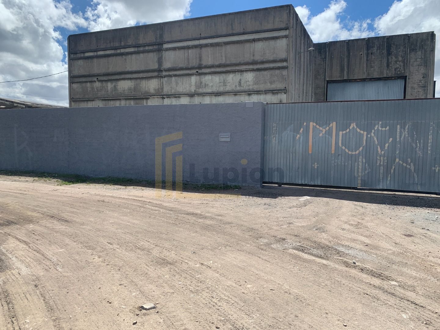 Terreno Industrial com Barracão de 2.400 m  em Condomínio  Loc...