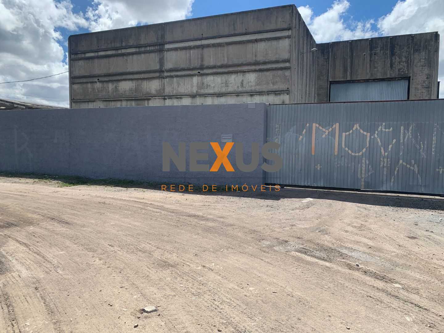 Terreno Industrial com Barracão de 2.400 m  em Condomínio  Loc...