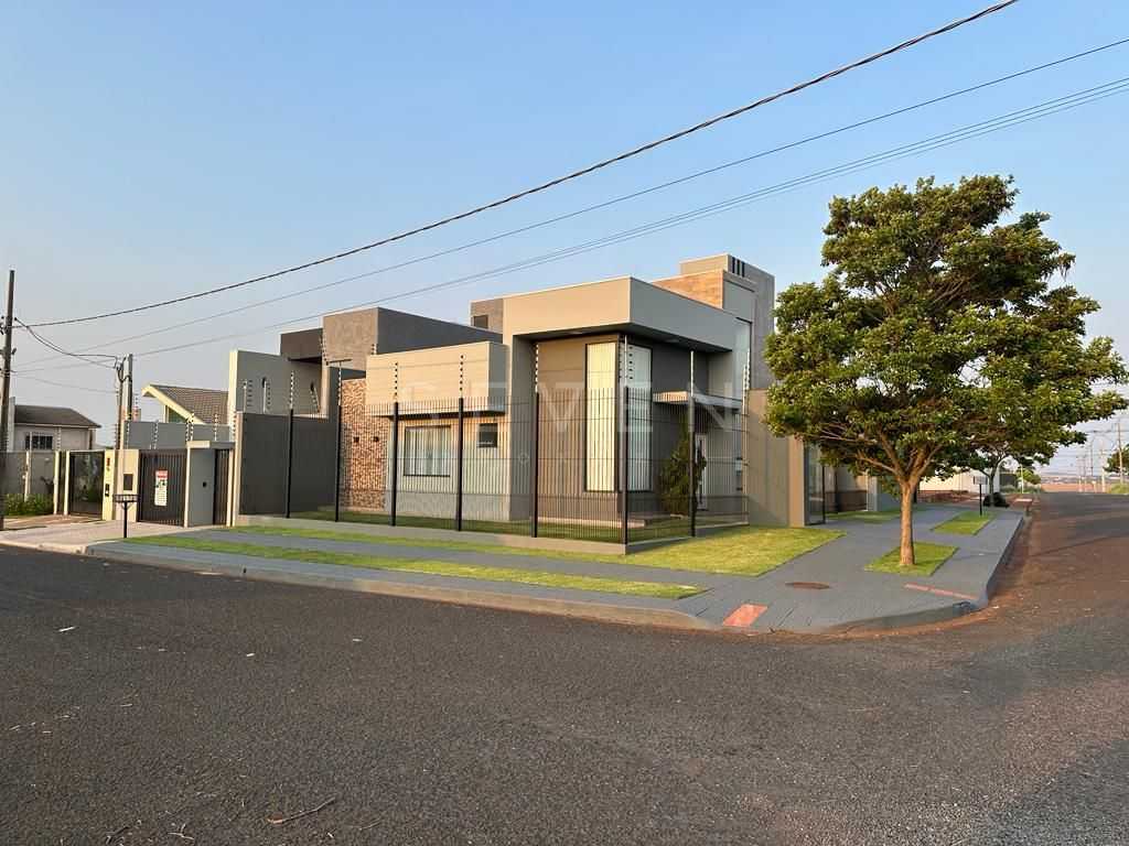 Casa de 3 Dormitórios com Piscina e Área Gourmet à Venda em Ma...