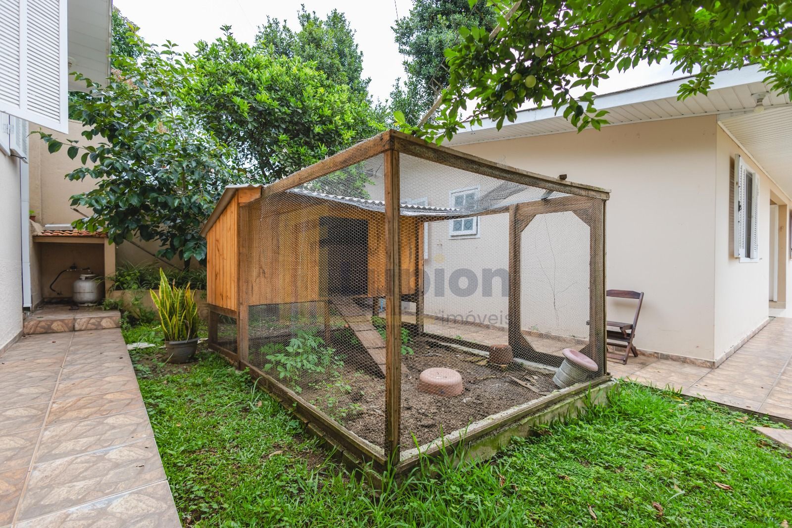 Casa térrea   2 imóveis no terreno | 3 casas e vagas para 10 c...