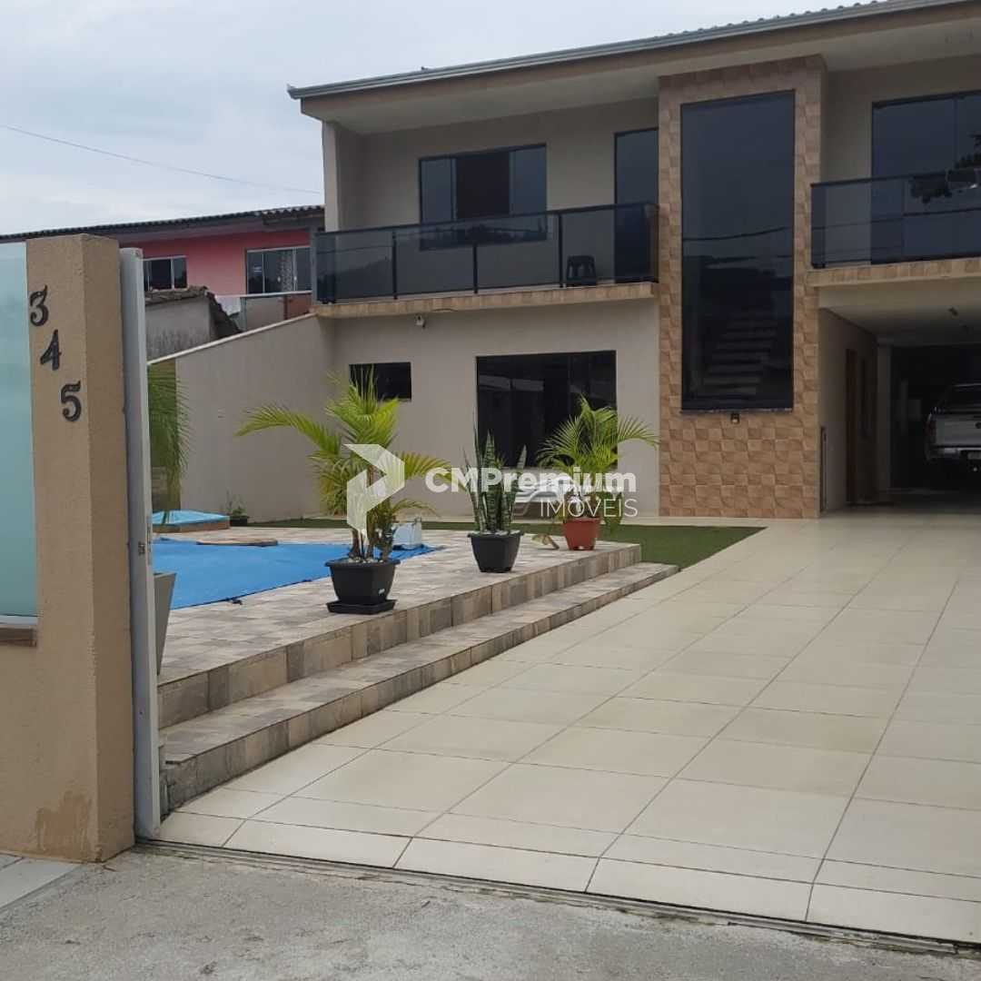 Sobrado em Matinhos com piscina, 4 quartos, edícula e a 850m d...