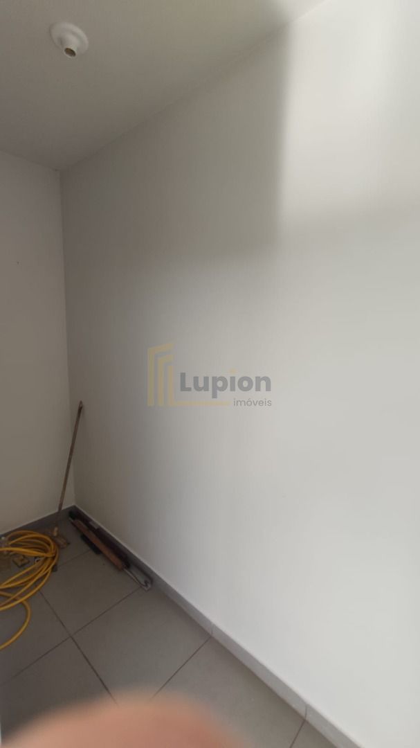 Linda Casa à Venda em Maringá  3 Quartos, Amplo Quintal e Gara...