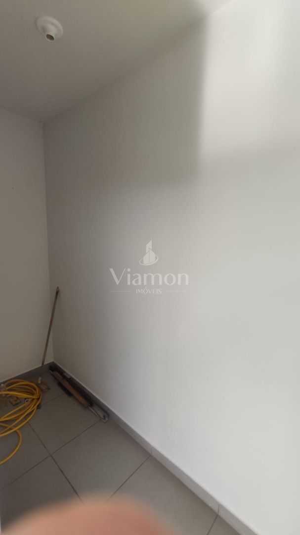 Linda Casa à Venda em Maringá  3 Quartos, Amplo Quintal e Gara...