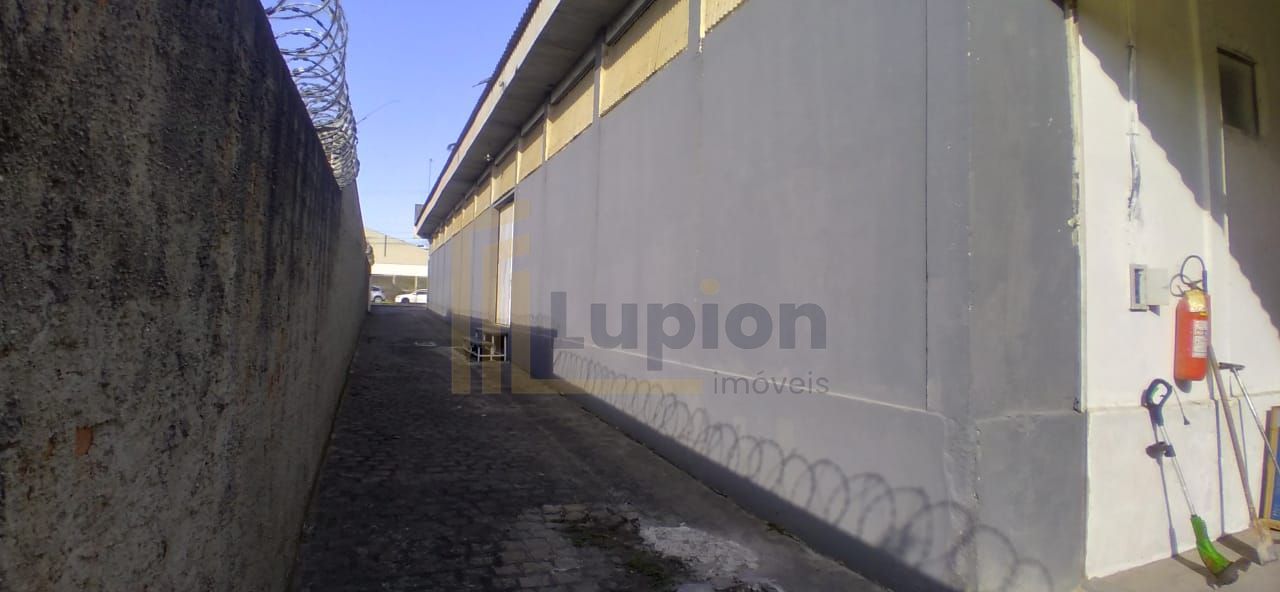 Barracão Comercial à Venda com 600 m  Próximo ao Contorno Sul ...