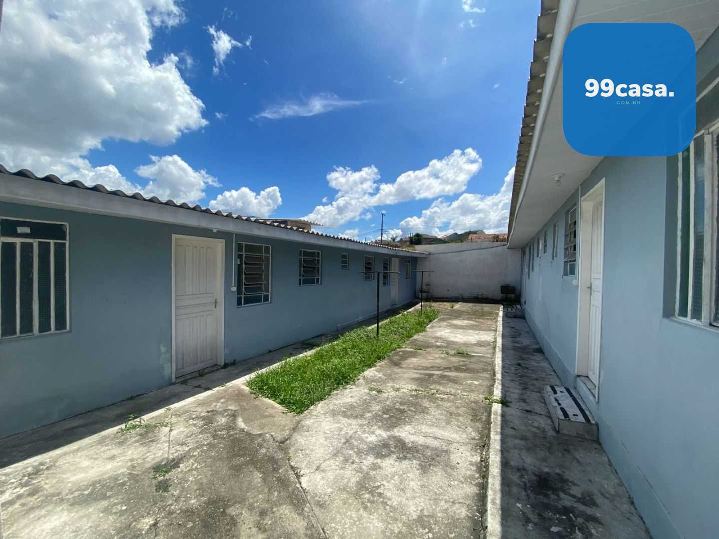 Oportunidade Única no Capão Raso  Terreno com Casa e 4 Quitine...