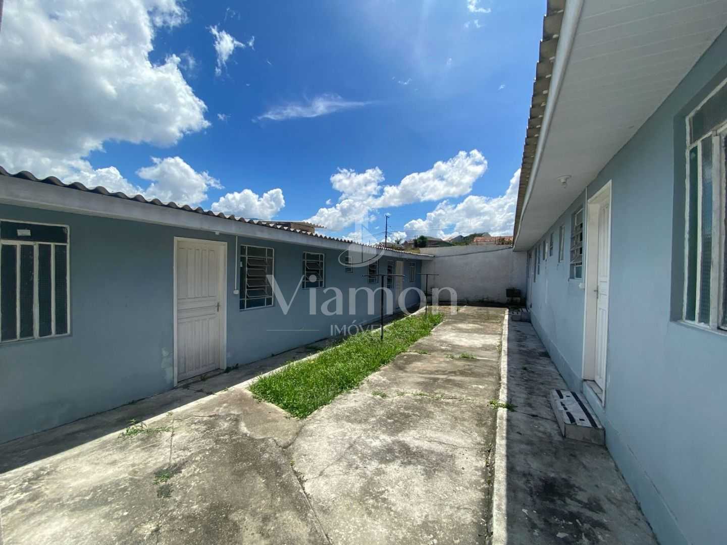 Oportunidade Única no Capão Raso  Terreno com Casa e 4 Quitine...