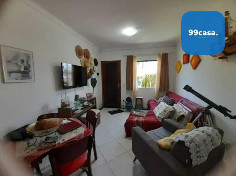 Casa à Venda a 500m do Mar com 2 Quartos, Churrasqueira e Garagem