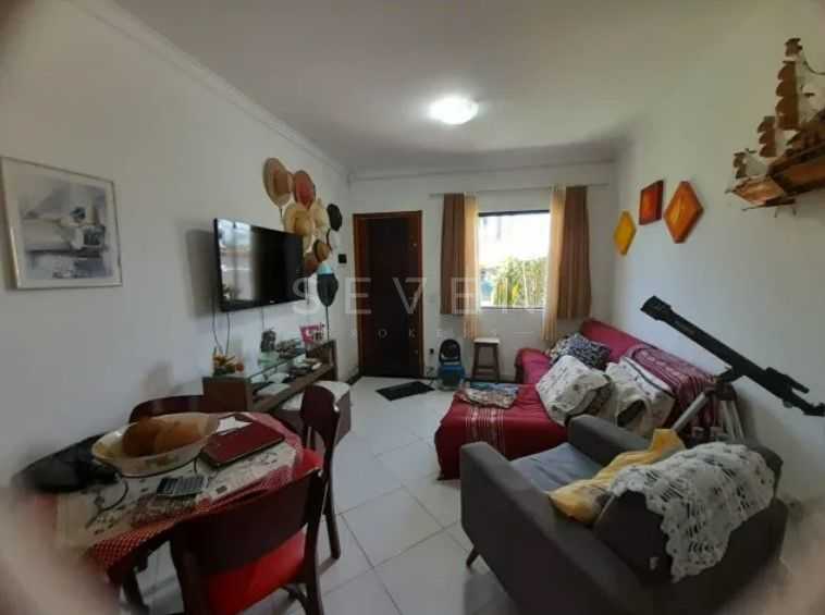 Casa à Venda a 500m do Mar com 2 Quartos, Churrasqueira e Garagem