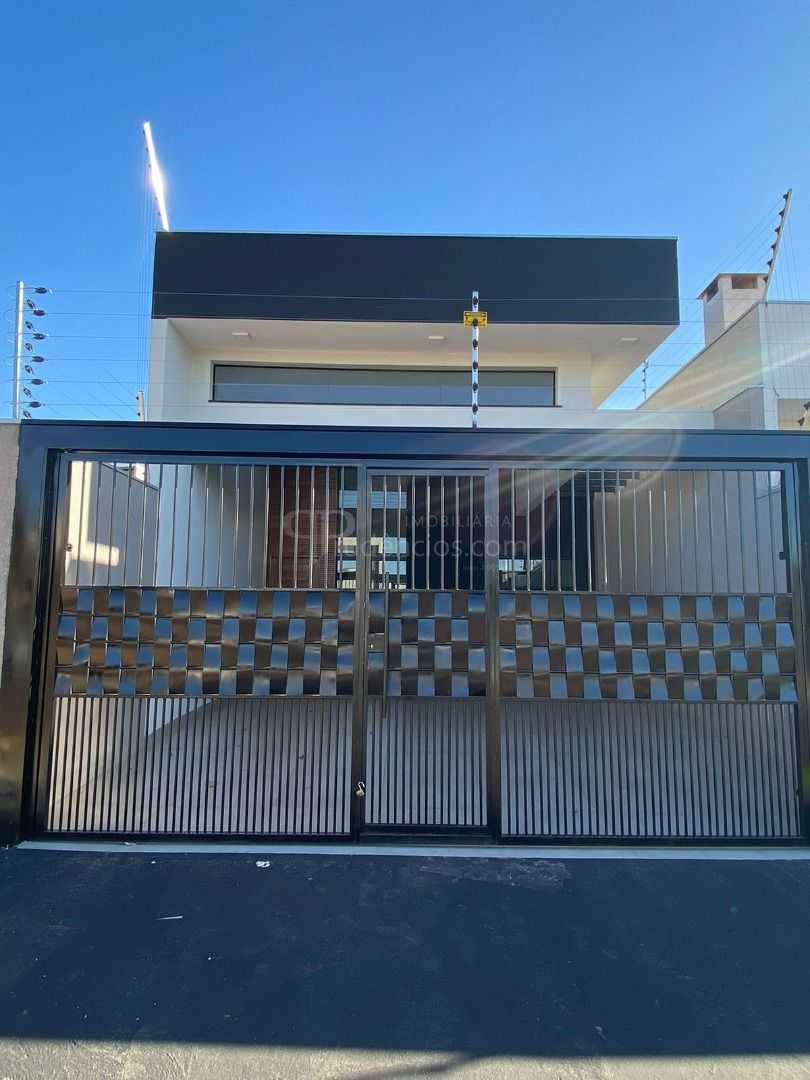 Espaçosa Casa de 3 Dormitórios à Venda no Jardim Três Lagoas  ...