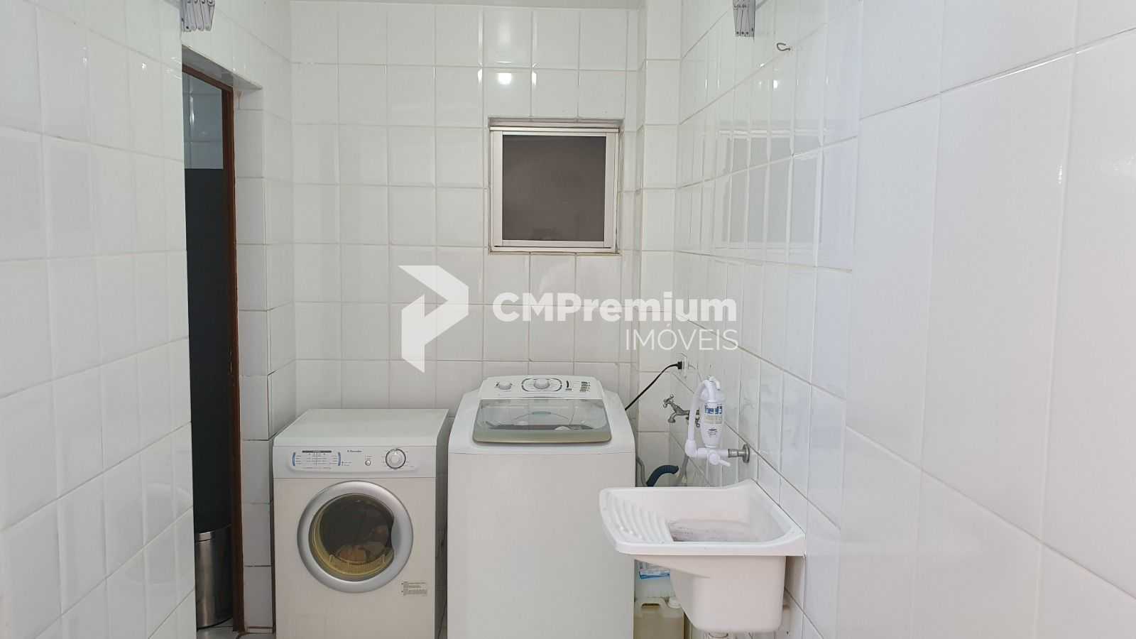 Espetacular Sobrado Tríplex à Venda em Condomínio Exclusivo  A...