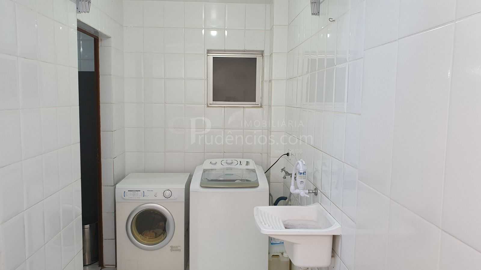 Espetacular Sobrado Tríplex à Venda em Condomínio Exclusivo  A...