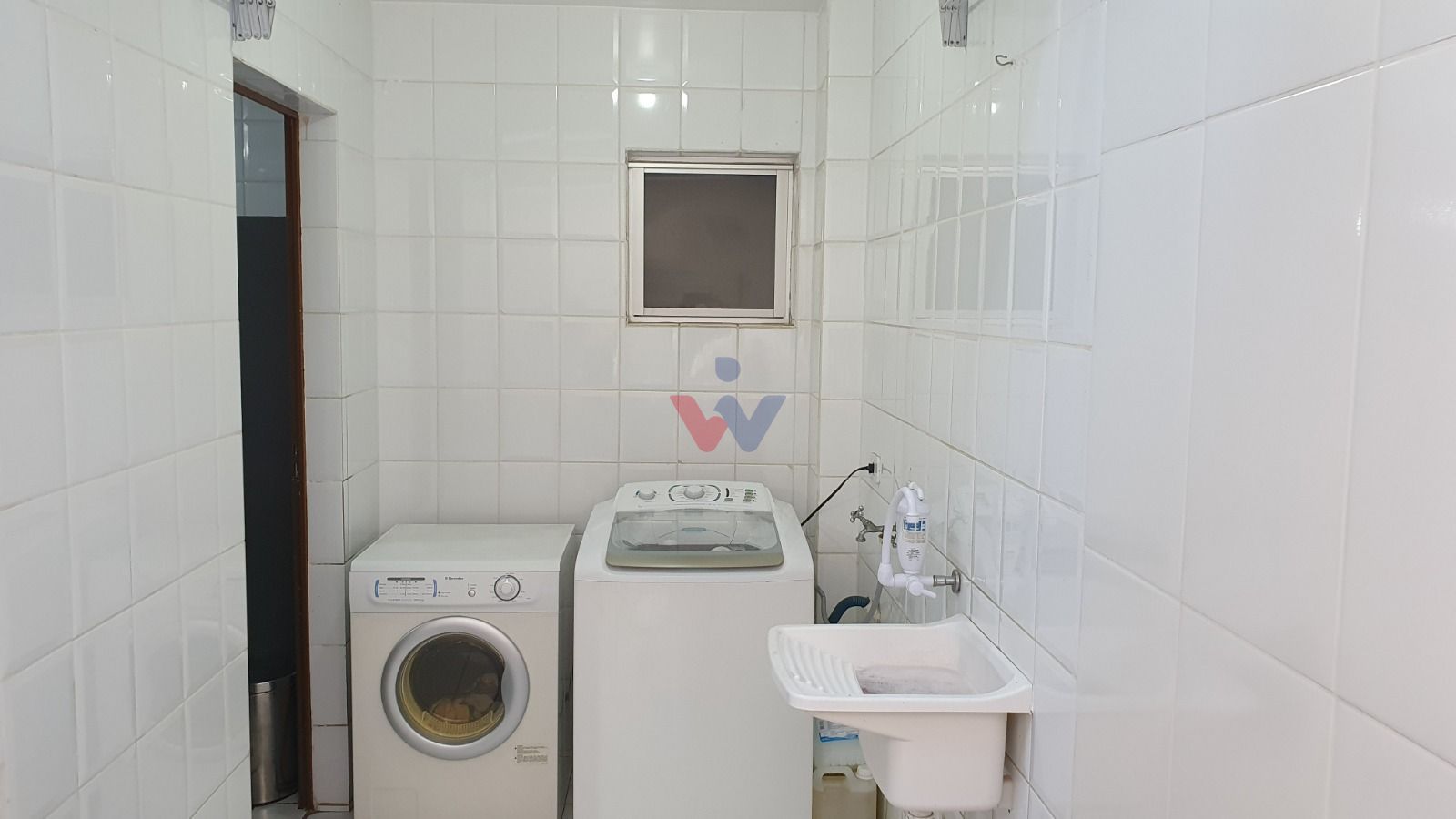 Espetacular Sobrado Tríplex à Venda em Condomínio Exclusivo  A...