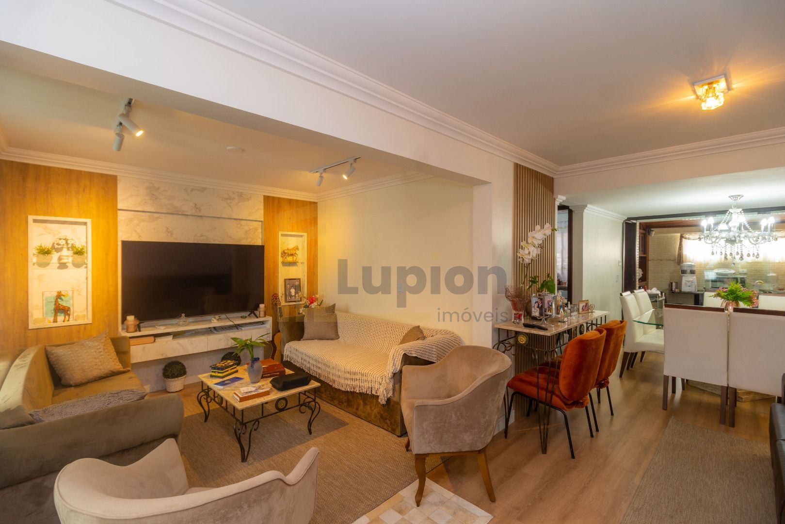 Lindo Sobrado Triplex no Bairro Seminário  3 Quartos, 2 Suítes...