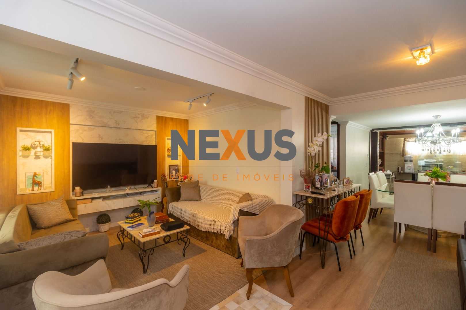 Lindo Sobrado Triplex no Bairro Seminário  3 Quartos, 2 Suítes...