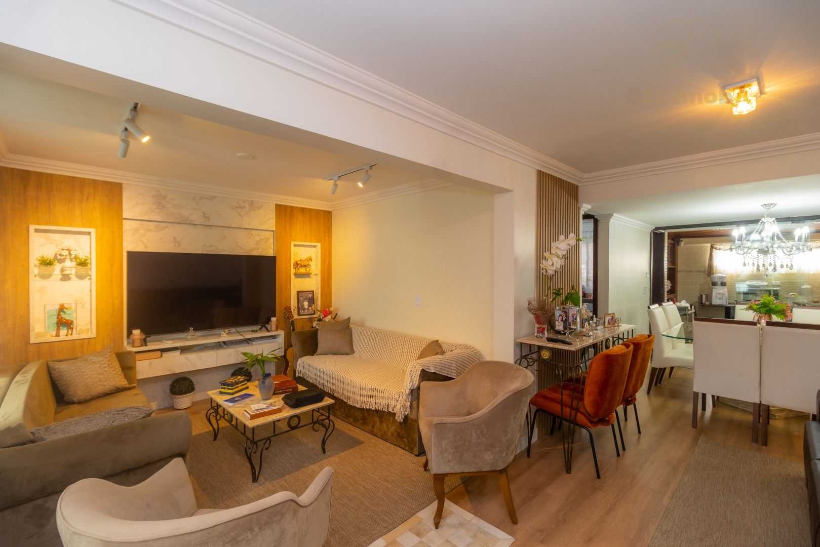 Lindo Sobrado Triplex no Bairro Seminário  3 Quartos, 2 Suítes...