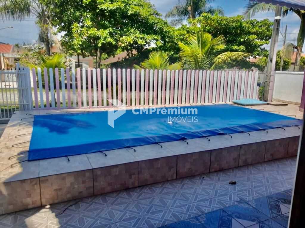 Excelente Casa com Piscina e Edícula a 80m da Praia em Itapoá SC