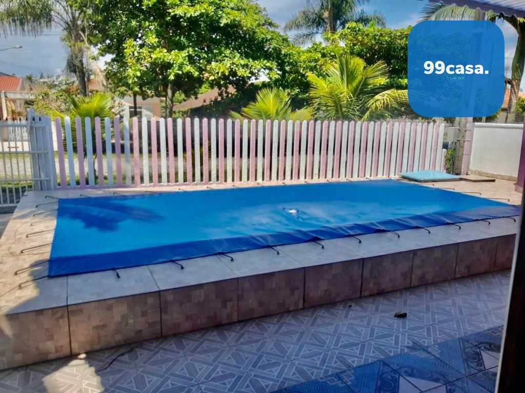 Excelente Casa com Piscina e Edícula a 80m da Praia em Itapoá SC