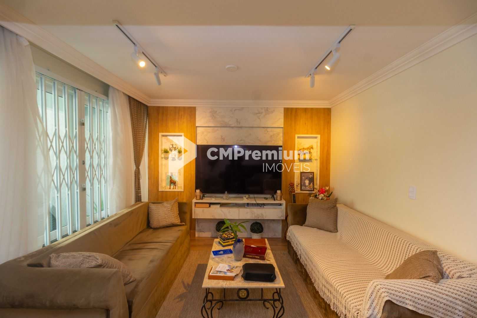 Lindo Sobrado Triplex no Bairro Seminário  3 Quartos, 2 Suítes...