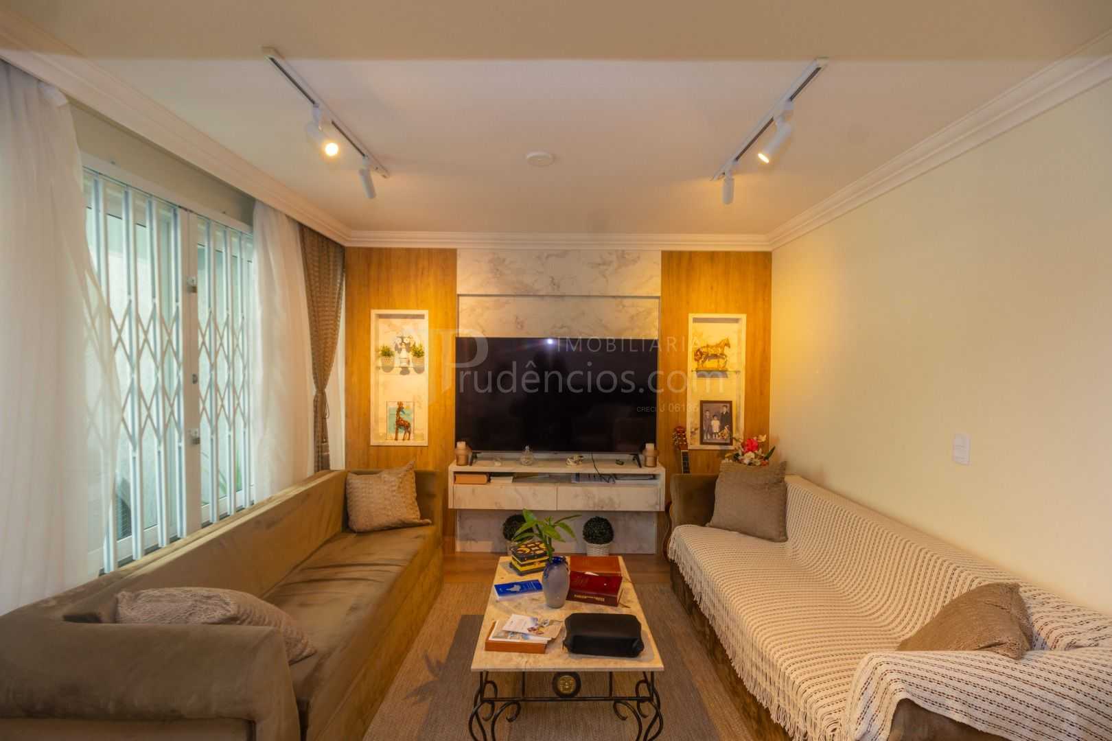 Lindo Sobrado Triplex no Bairro Seminário  3 Quartos, 2 Suítes...