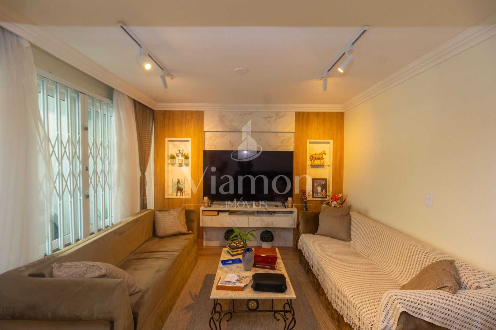 Lindo Sobrado Triplex no Bairro Seminário  3 Quartos, 2 Suítes...