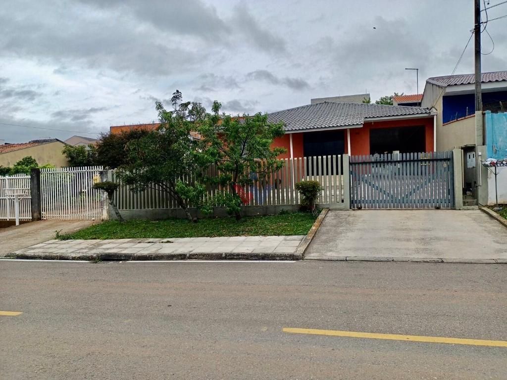 Imóvel com Duas Casas e Sobrado. Espaço, Conforto e Variedade ...