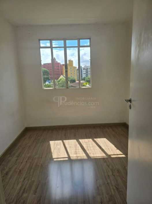 Apartamento ensolarado no Portão com 3 quartos, garagem cobert...