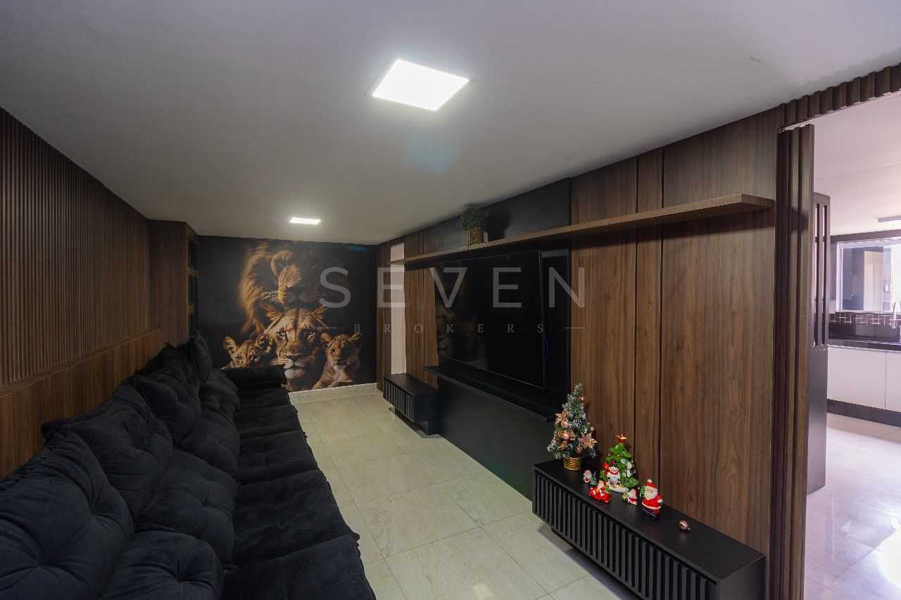 Sobrado Tríplex à Venda  no Uberaba com Piscina e Área Gourmet