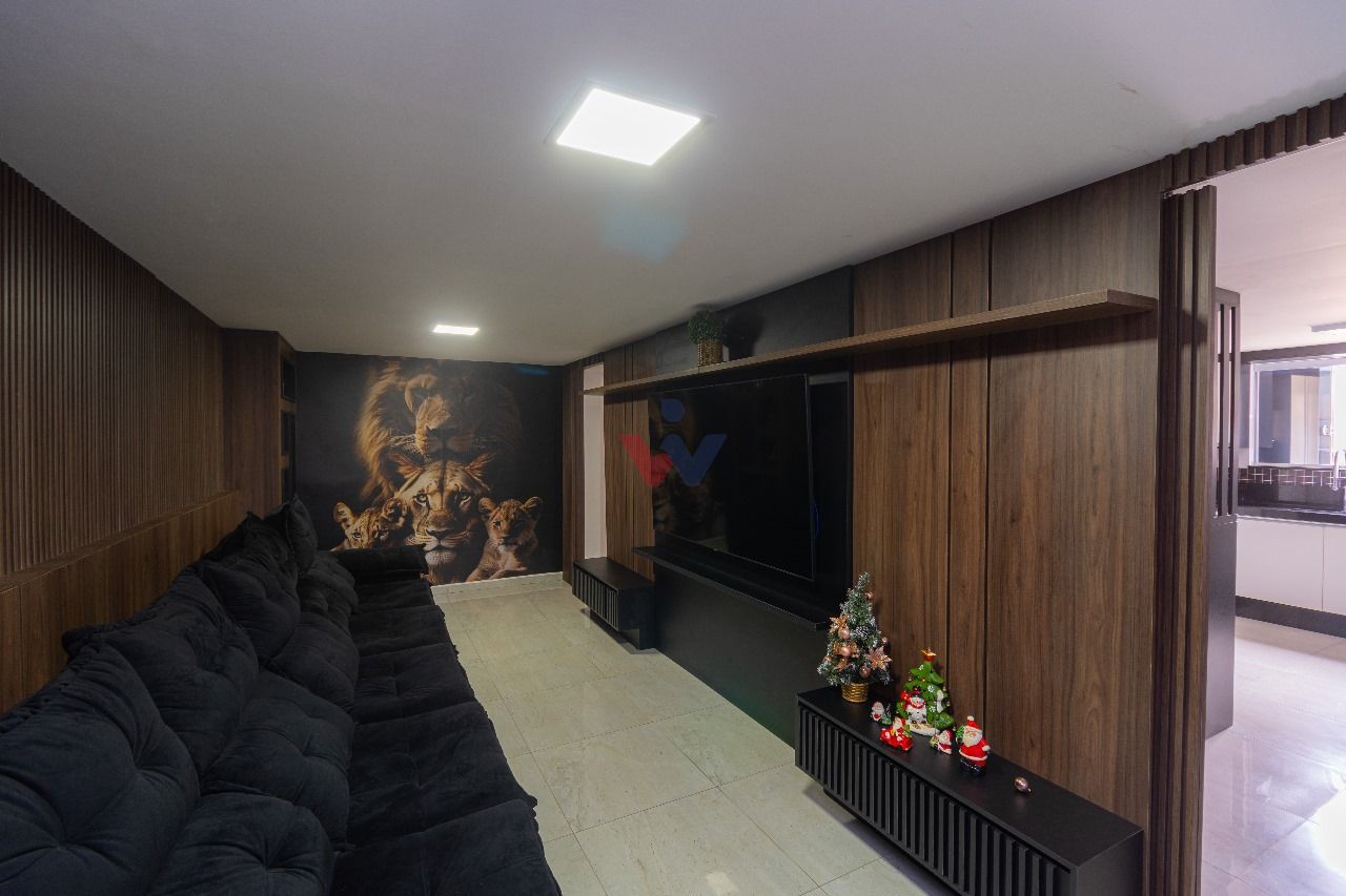 Sobrado Tríplex à Venda  no Uberaba com Piscina e Área Gourmet