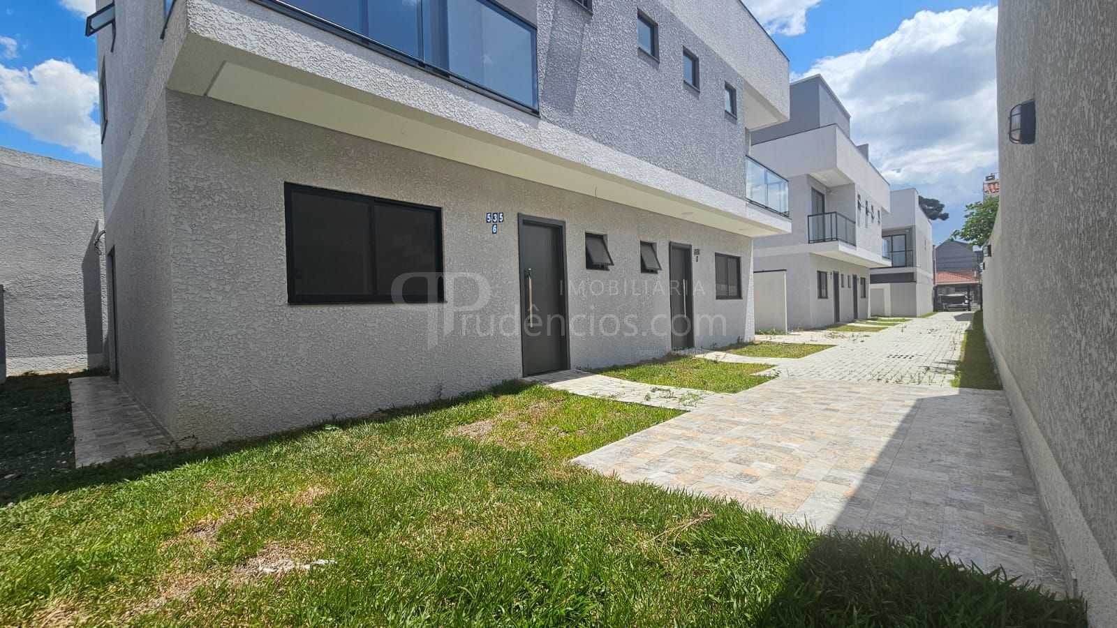 Lindo sobrado novo com terraço e vista da Serra do Mar  Boqueirão
