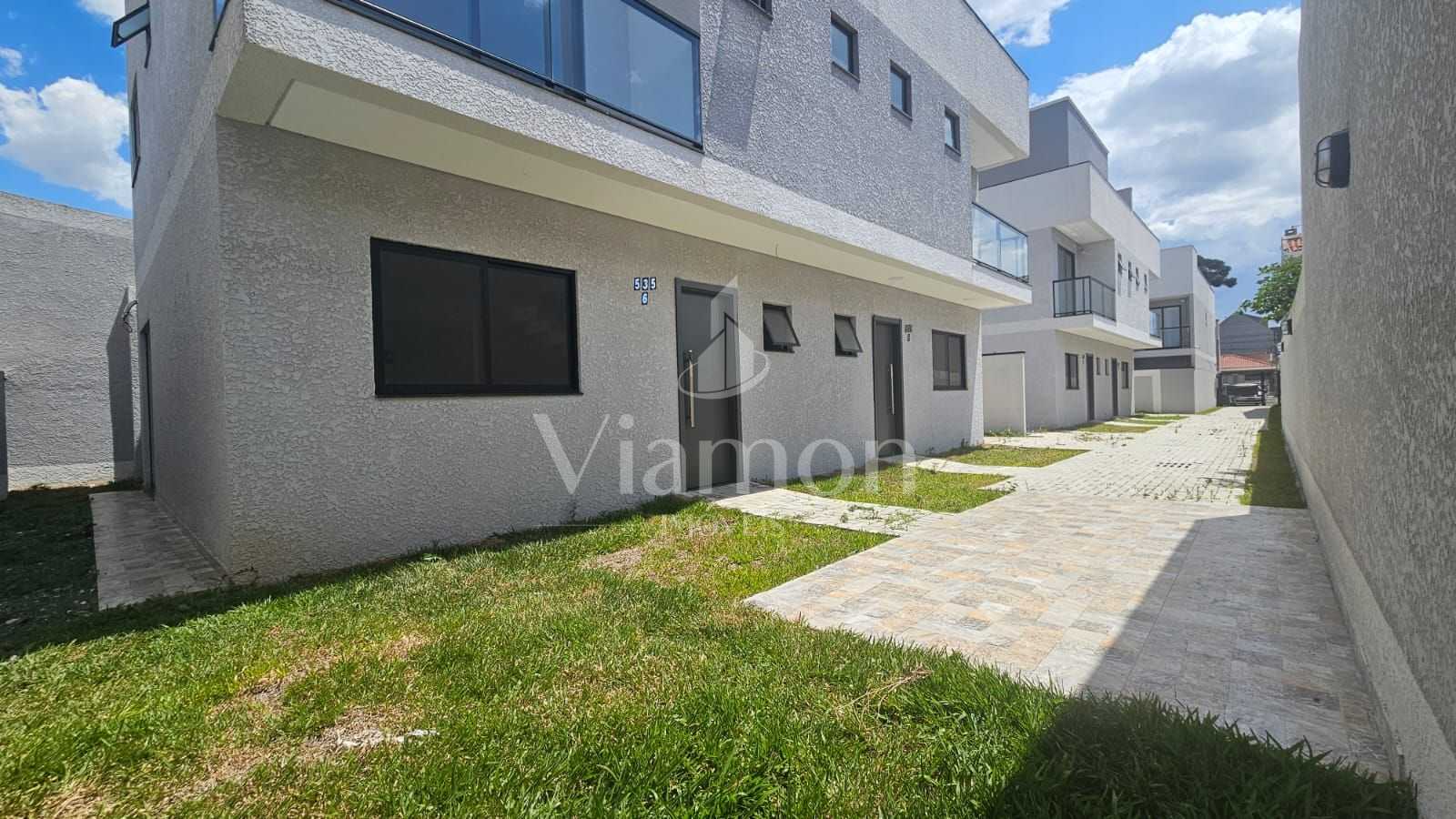 Lindo sobrado novo com terraço e vista da Serra do Mar  Boqueirão