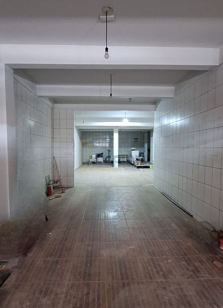 Oportunidade Única  Residência Comercial Espaçosa no Bairro Sa...