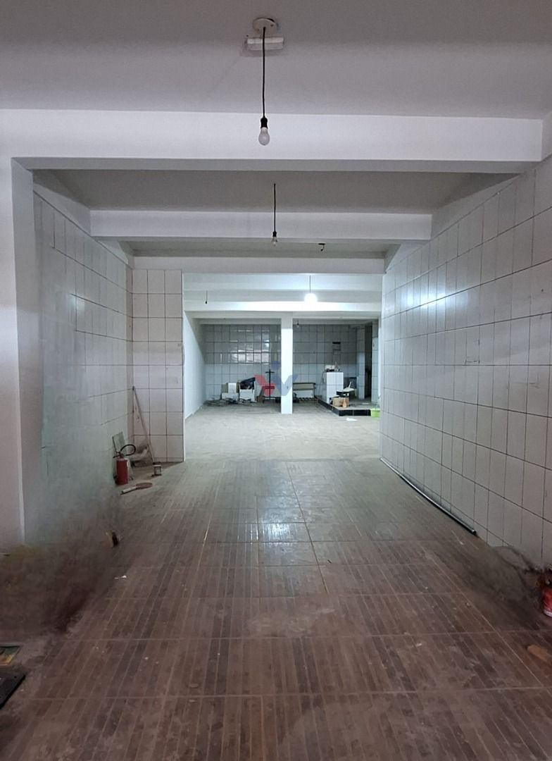 Oportunidade Única  Residência Comercial Espaçosa no Bairro Sa...