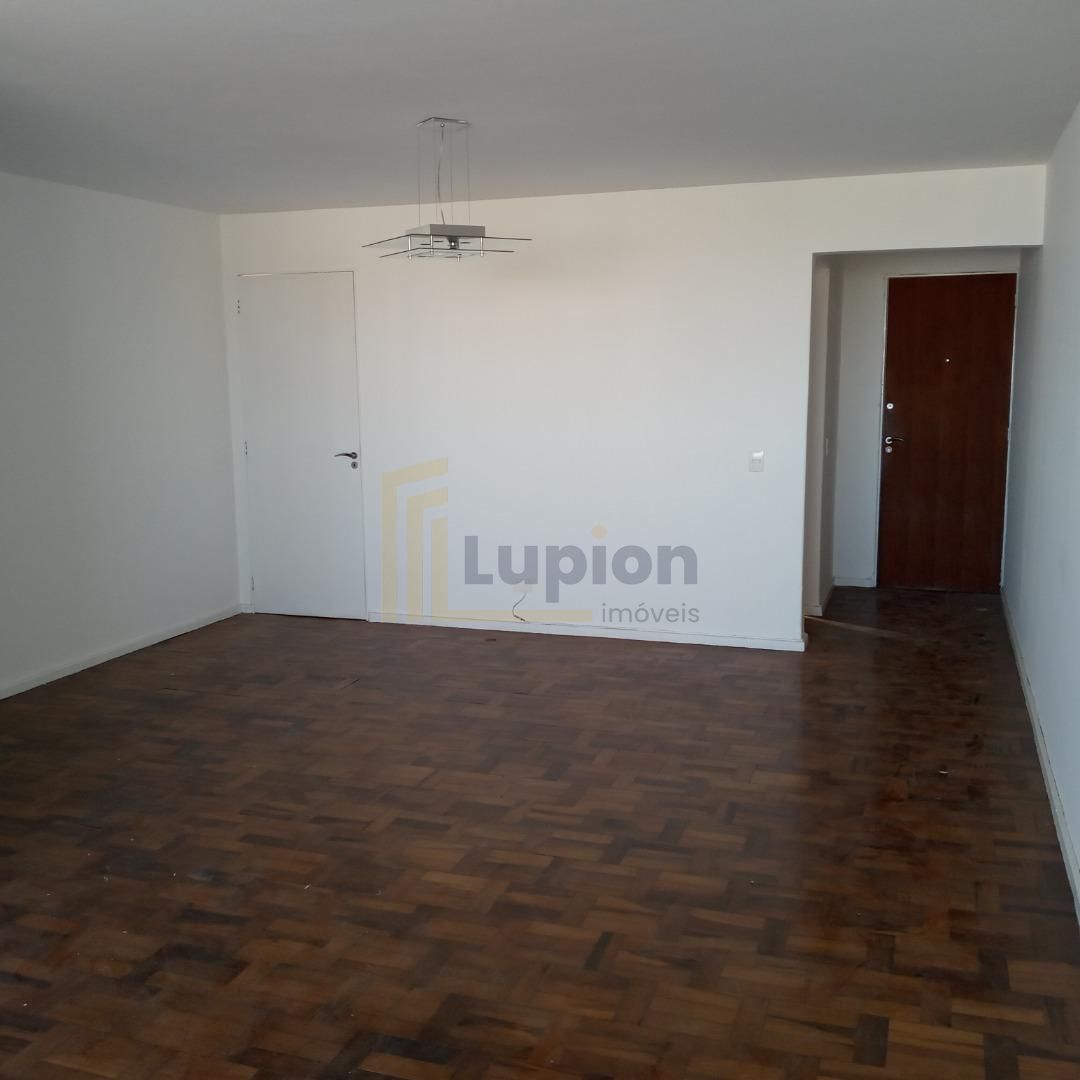 Apartamento Espaçoso no Centro de Curitiba  Andar Alto, 3 Dorm...