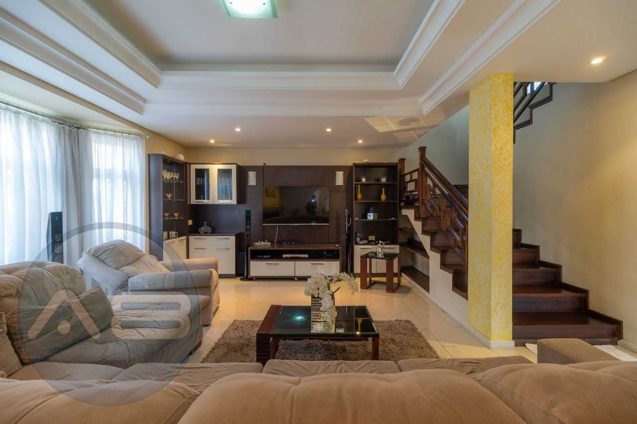 Sobrado Triplex à Venda no Vila Izabel, Curitiba, Espaço e Con...