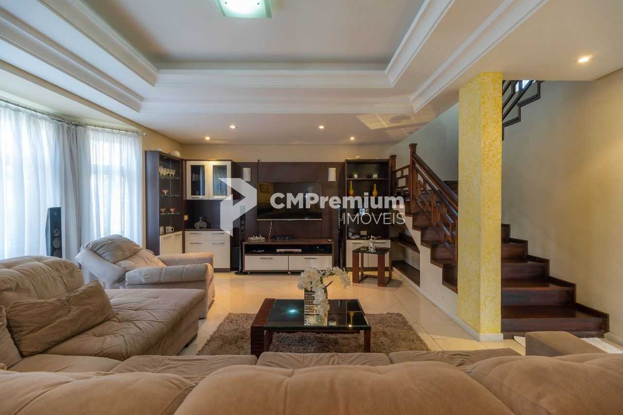 Sobrado Triplex à Venda no Vila Izabel, Curitiba, Espaço e Con...