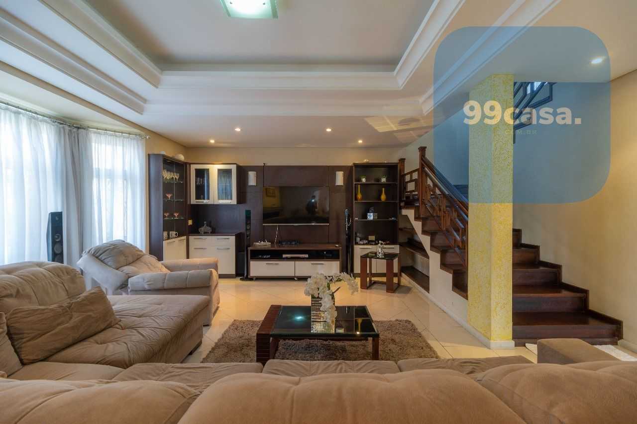 Sobrado Triplex à Venda no Vila Izabel, Curitiba, Espaço e Con...