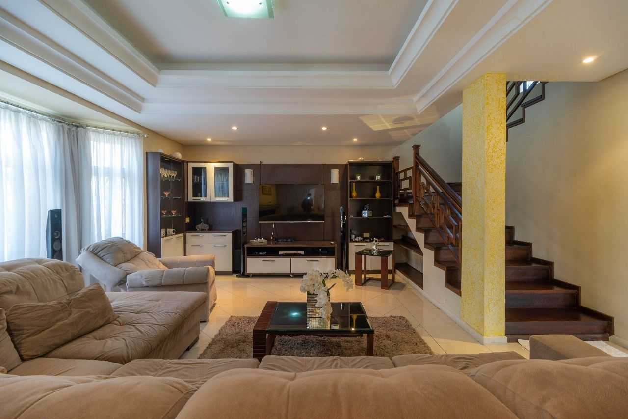 Sobrado Triplex à Venda no Vila Izabel, Curitiba, Espaço e Con...
