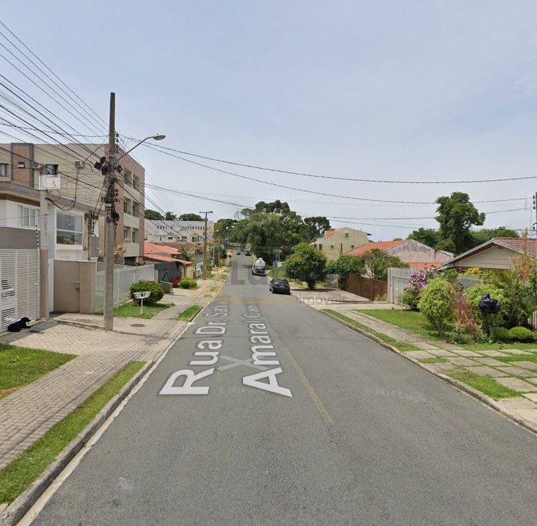 Terreno ZR4 no Tingui com Casa Aver­bada de 250m   Ideal para ...