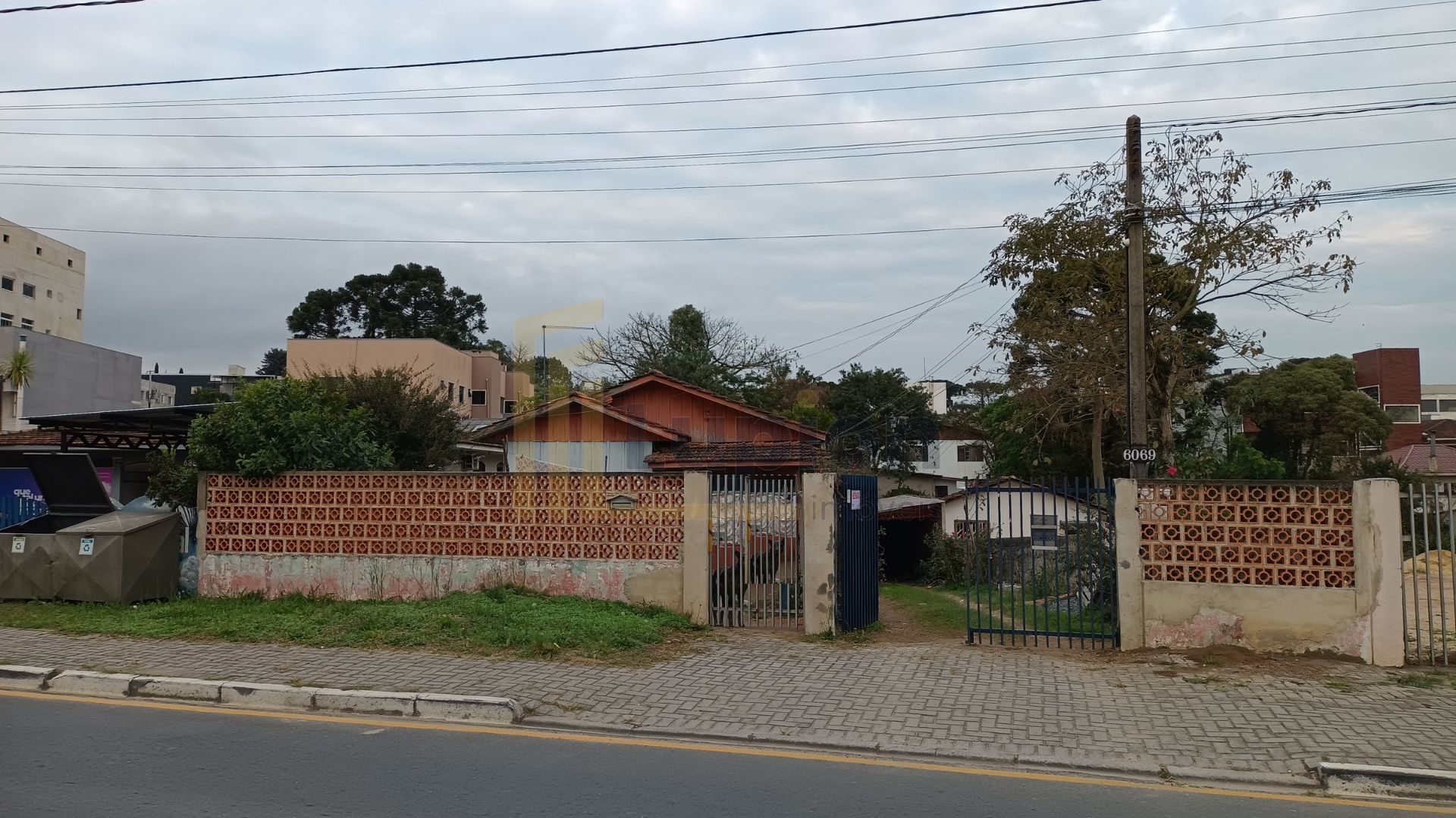 Terreno Comercial com Casa à Venda na Rodovia do Xisto, Alto P...