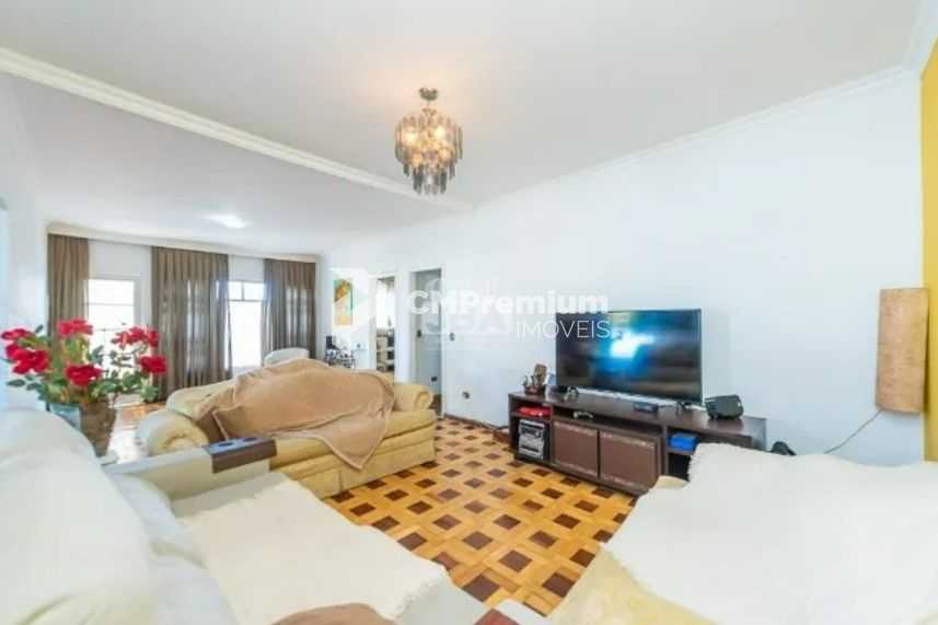 Casa espaçosa à venda no Parolin com 4 quartos, edícula e vaga...