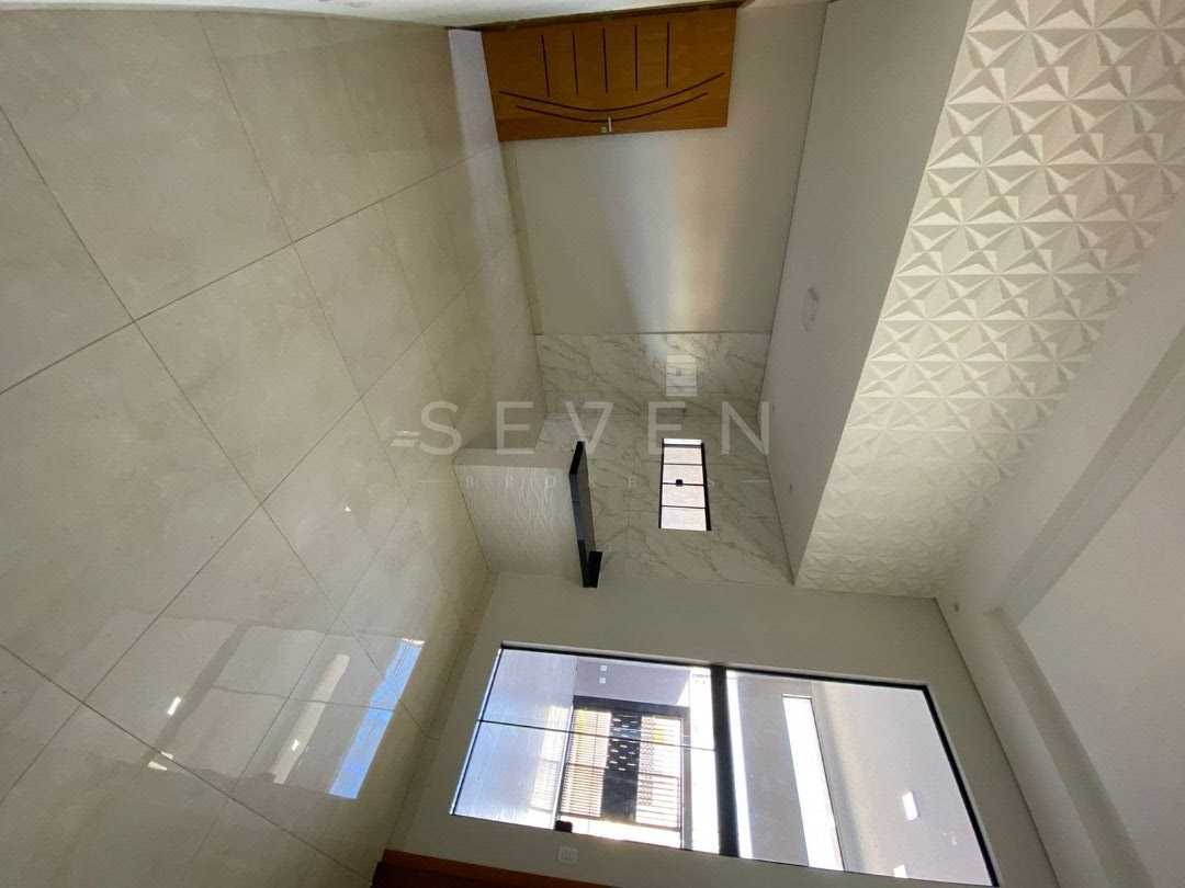 Espaçosa Casa de 3 Dormitórios à Venda no Jardim Três Lagoas  ...