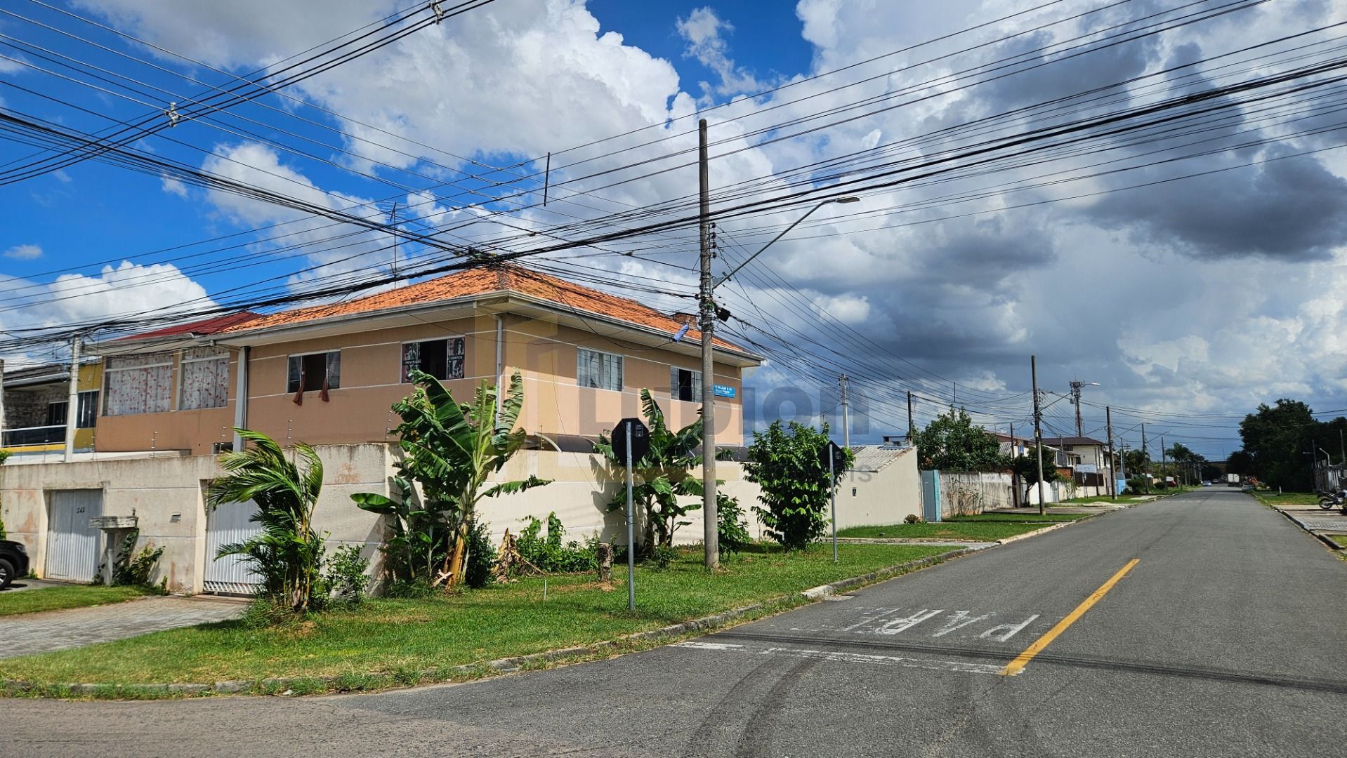 Imóvel 340m  com residência, sala comercial e 3 quitinetes ind...