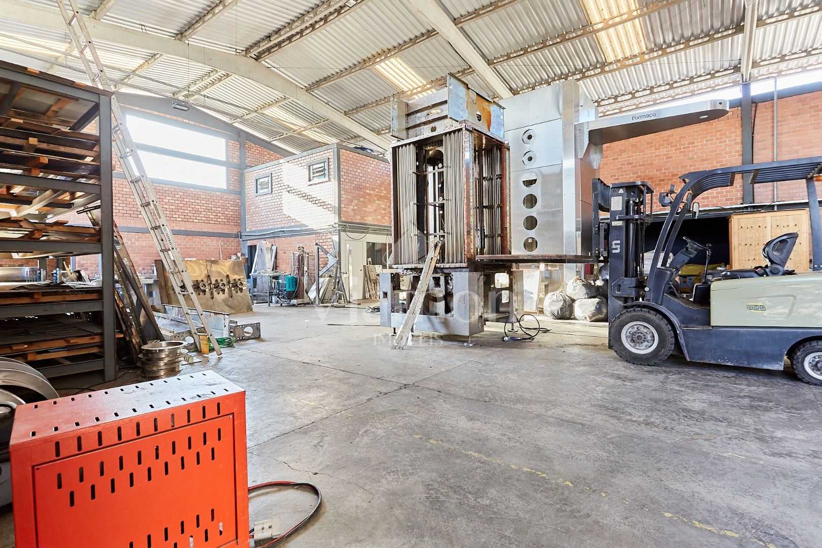 Barracão 500m  em Terreno de Esquina | Localização Estratégica...