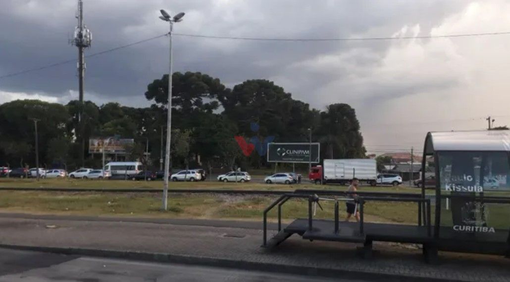 Terreno ZR4 de Esquina no Cajuru  Oportunidade de Investimento...