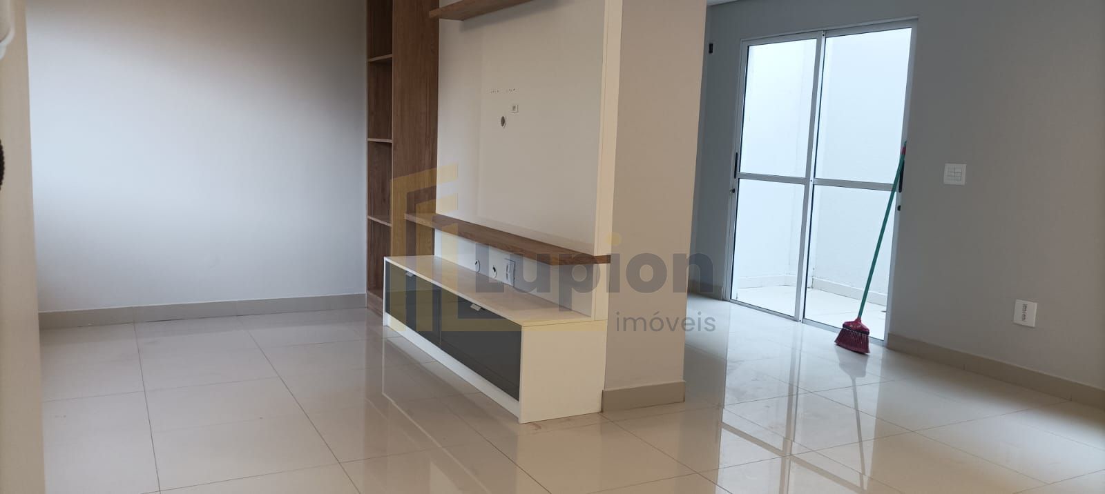 Sobrado 3 Quartos com Suíte e 5 Vagas no Bairro Abranches  Cur...